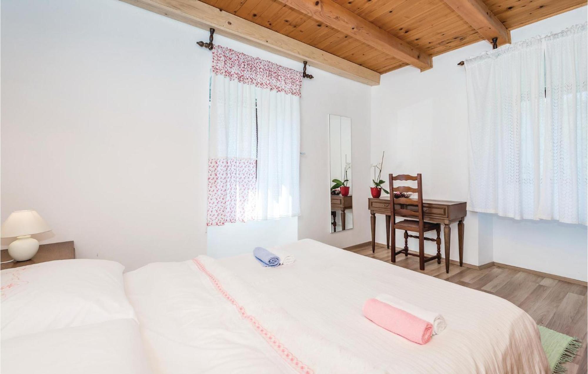 Amazing apartment in Kastav with 2 Bedrooms&WiFi Buitenkant foto