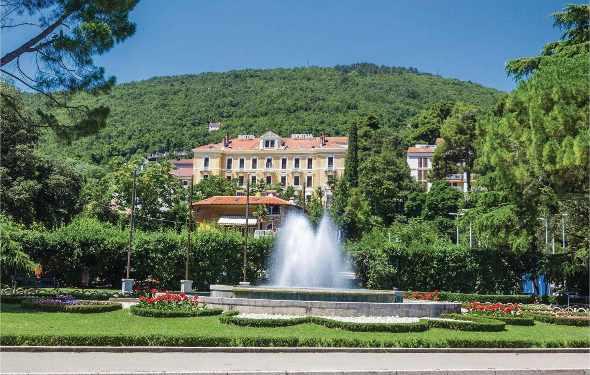 Amazing apartment in Kastav with 2 Bedrooms&WiFi Buitenkant foto