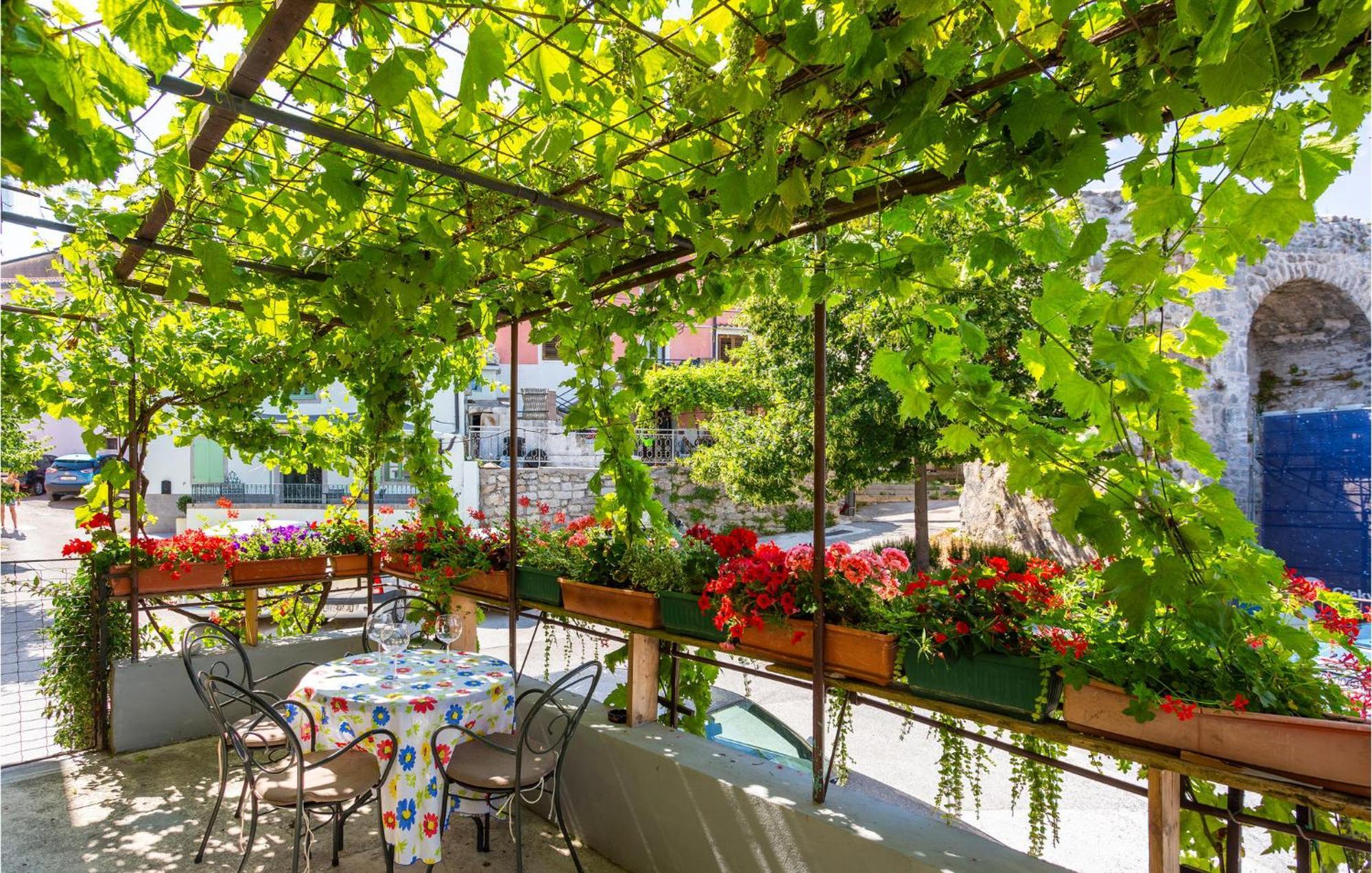 Amazing apartment in Kastav with 2 Bedrooms&WiFi Buitenkant foto